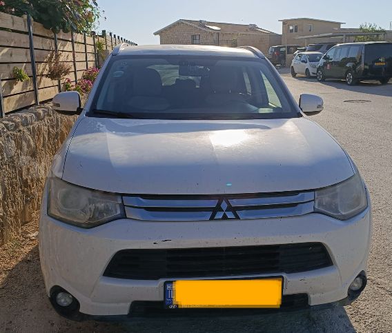 מיצובישי אאוטלנדר