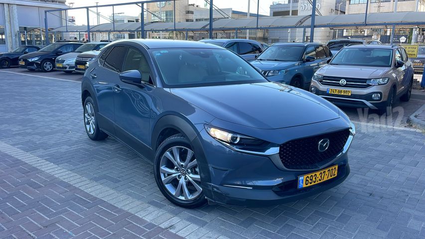 מודעת רכב מאזדה CX-30