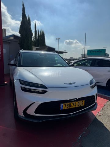 מודעת רכב ג'נסיס GV60