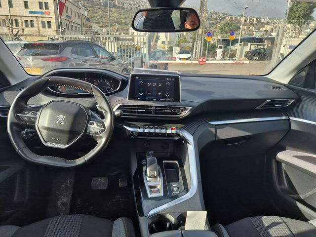פיג'ו 5008