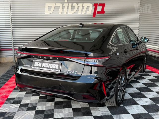 צ׳רי אריזו 8