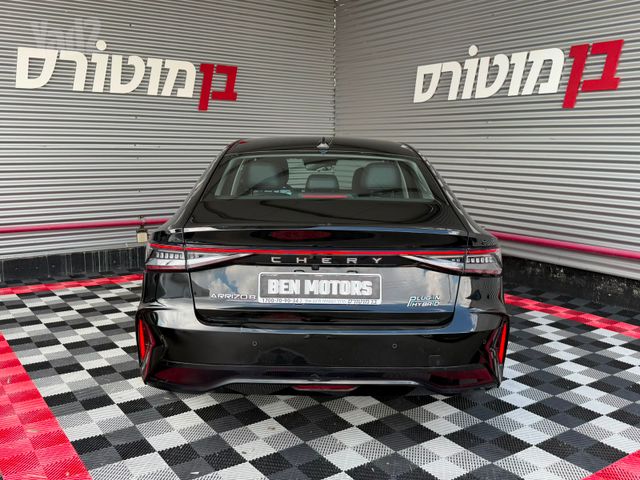 צ׳רי אריזו 8