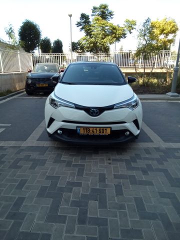מודעת רכב טויוטה C-HR