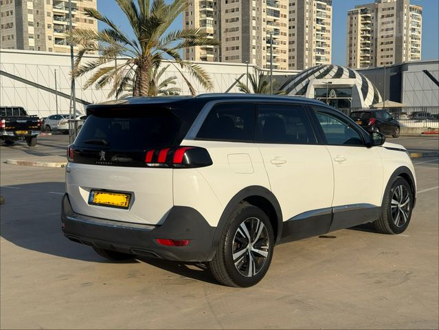 פיג'ו 5008