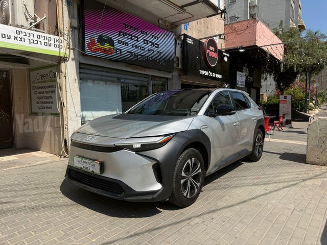 טויוטה bZ4X