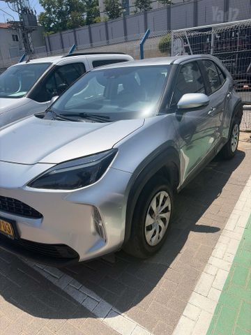 טויוטה יאריס קרוס
