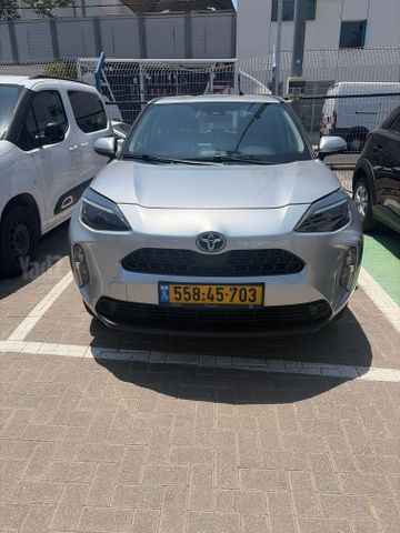 מודעת רכב טויוטה יאריס קרוס