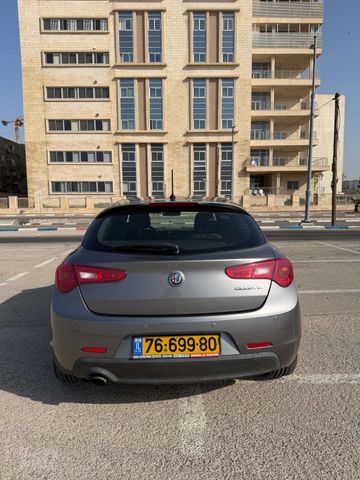 אלפא רומיאו ג'ולייטה