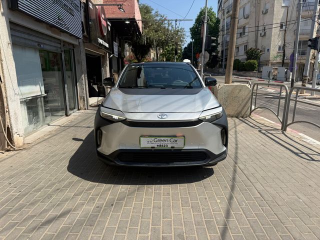 טויוטה bZ4X