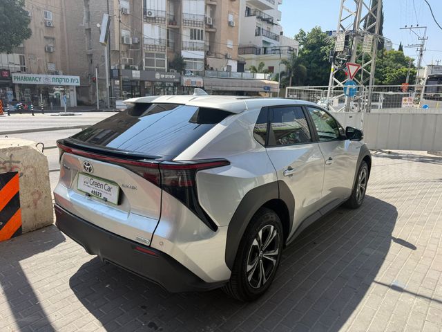 טויוטה bZ4X