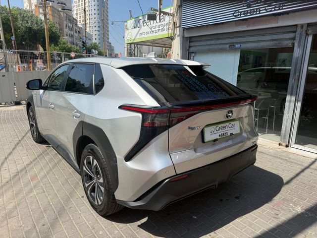 טויוטה bZ4X