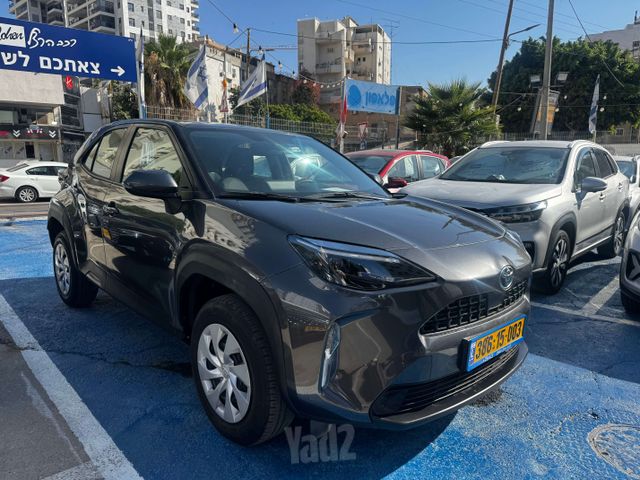 מודעת רכב טויוטה יאריס קרוס