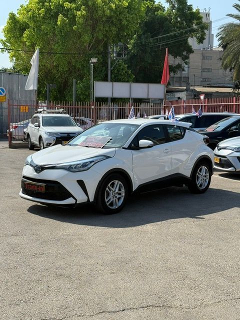 מודעת רכב טויוטה C-HR