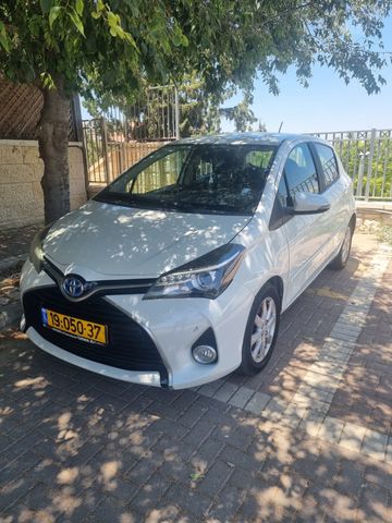 טויוטה יאריס