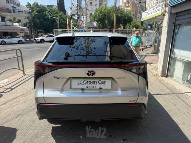 טויוטה bZ4X