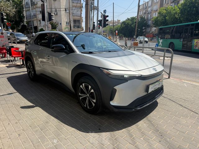 טויוטה bZ4X