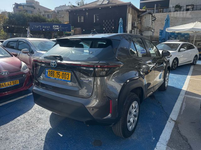טויוטה יאריס קרוס