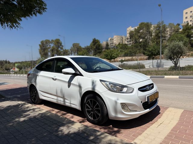 יונדאי אקסנט i25