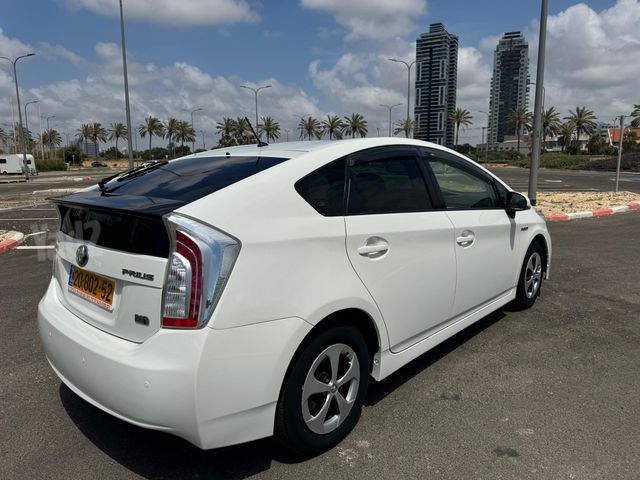 טויוטה פריוס