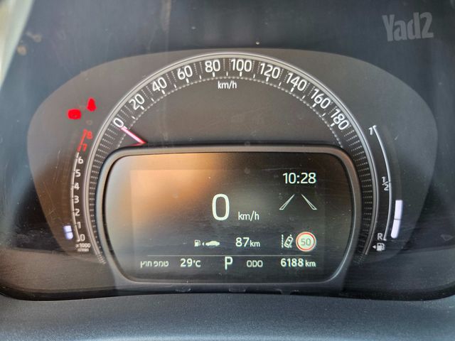 טויוטה אייגו X