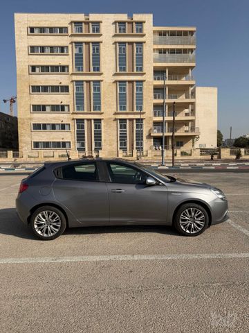 אלפא רומיאו ג'ולייטה