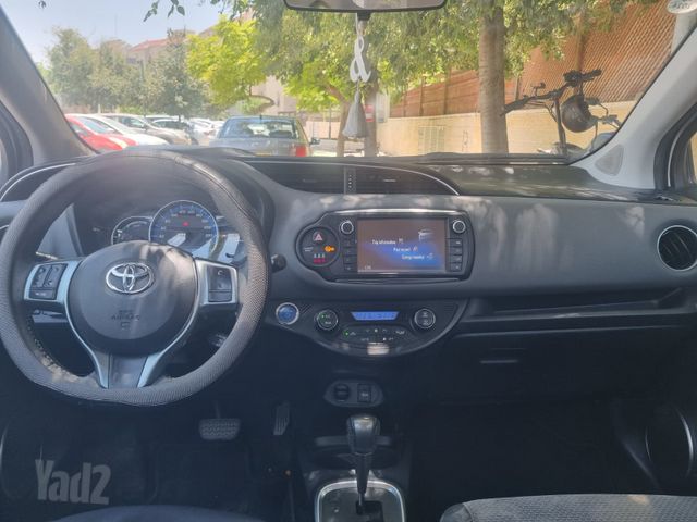 טויוטה יאריס