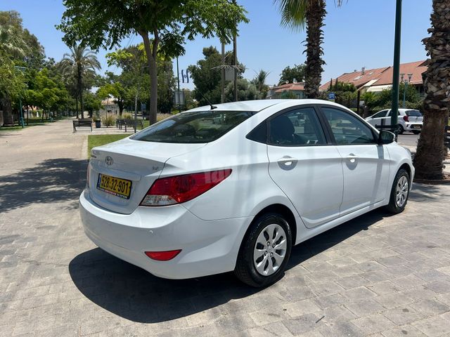 יונדאי אקסנט i25