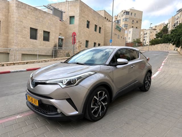 מודעת רכב טויוטה C-HR