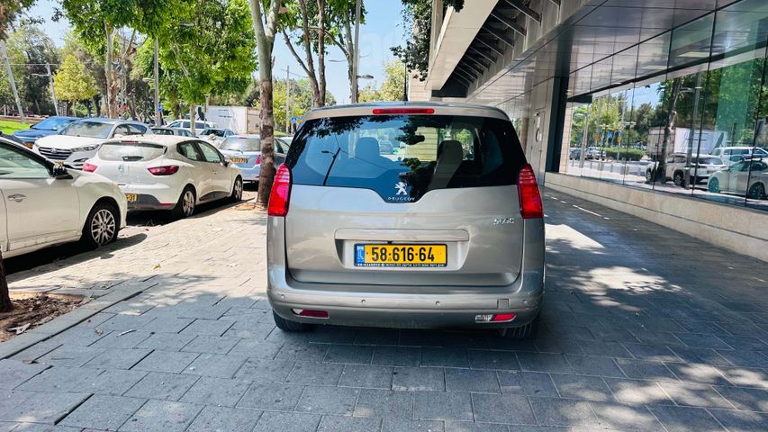 פיג'ו 5008
