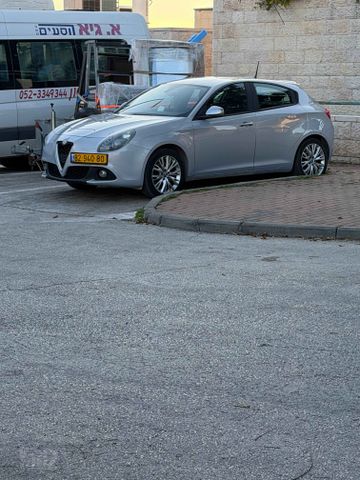אלפא רומיאו ג'ולייטה