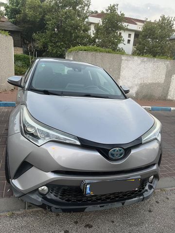 מודעת רכב טויוטה C-HR