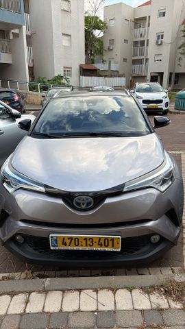 מודעת רכב טויוטה C-HR