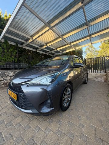 טויוטה יאריס