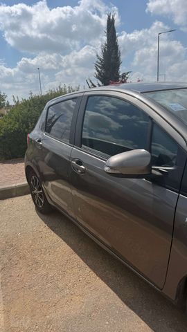 טויוטה יאריס