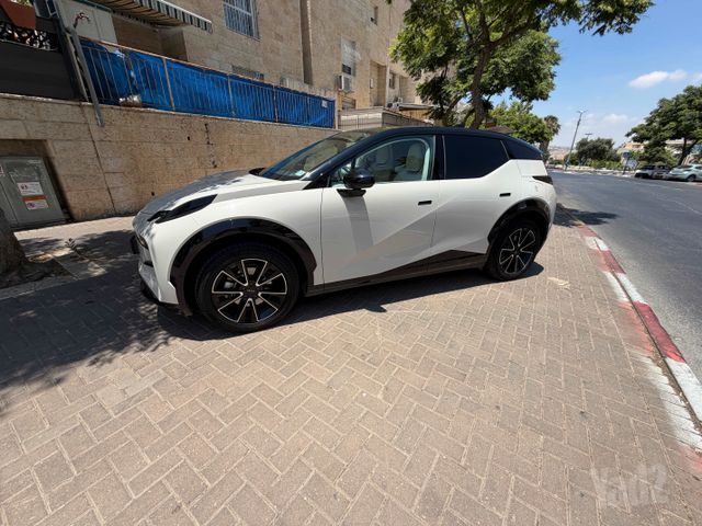 זיקר X