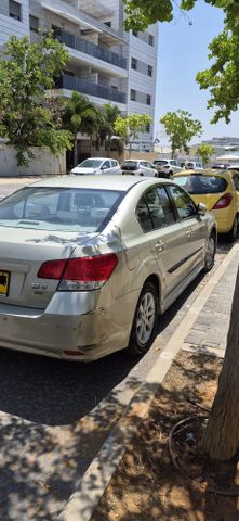 סובארו B4/לגאסי