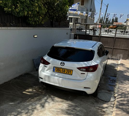 מאזדה 3
