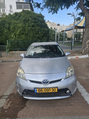 טויוטה פריוס