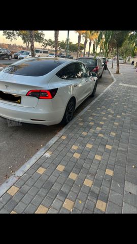 טסלה מודל 3