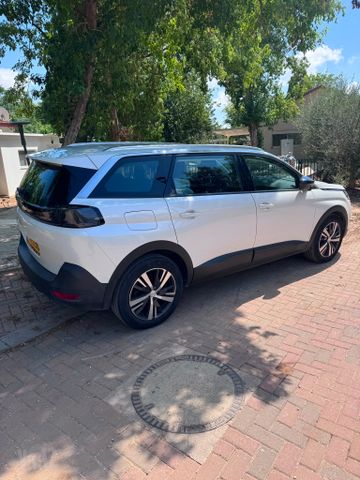 פיג'ו 5008