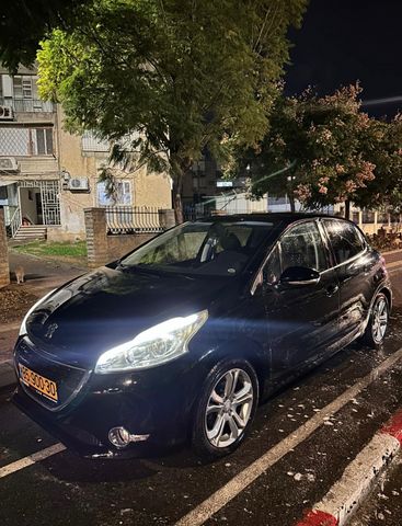 פיג'ו 208