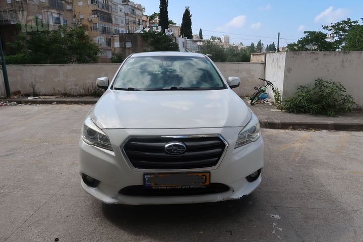 סובארו B4/לגאסי