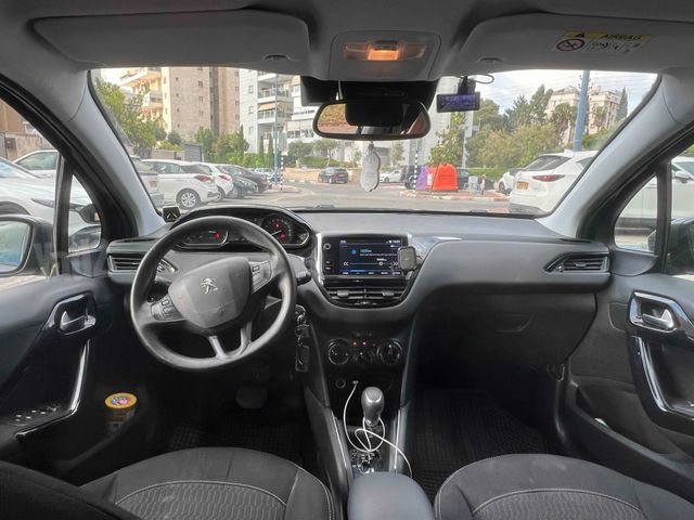 פיג'ו 208