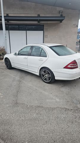 מודעת רכב מרצדס-בנץ C-class