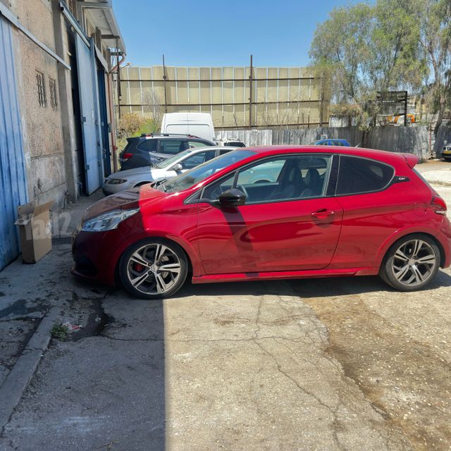 פיג'ו 208