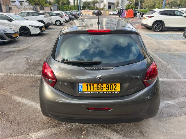 פיג'ו 208