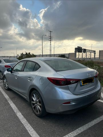 מודעת רכב מאזדה 3