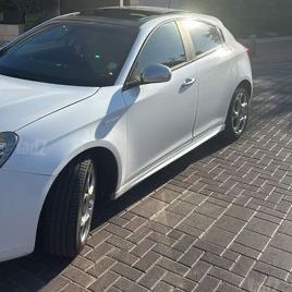 מודעת רכב אלפא רומיאו ג'ולייטה