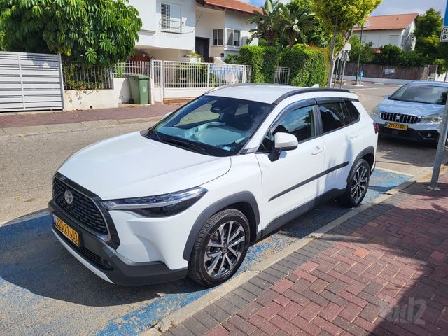 מודעת רכב טויוטה קורולה קרוס