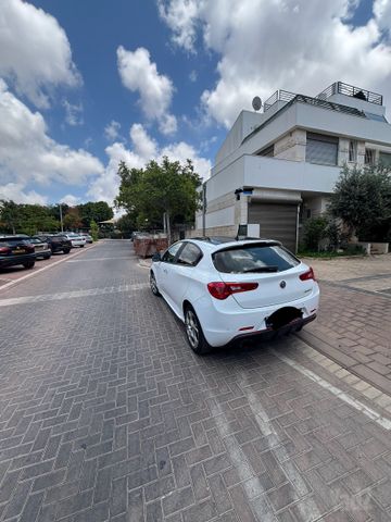 אלפא רומיאו ג'ולייטה